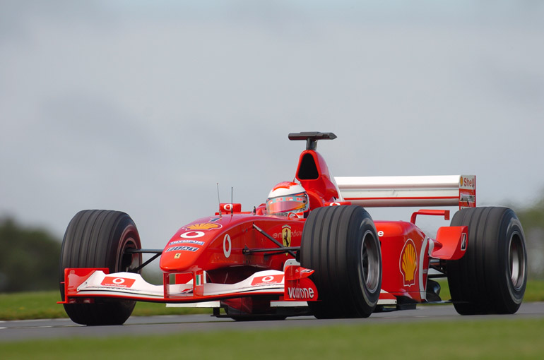 Un'esibizione a Donington al volante della Ferrari F2002