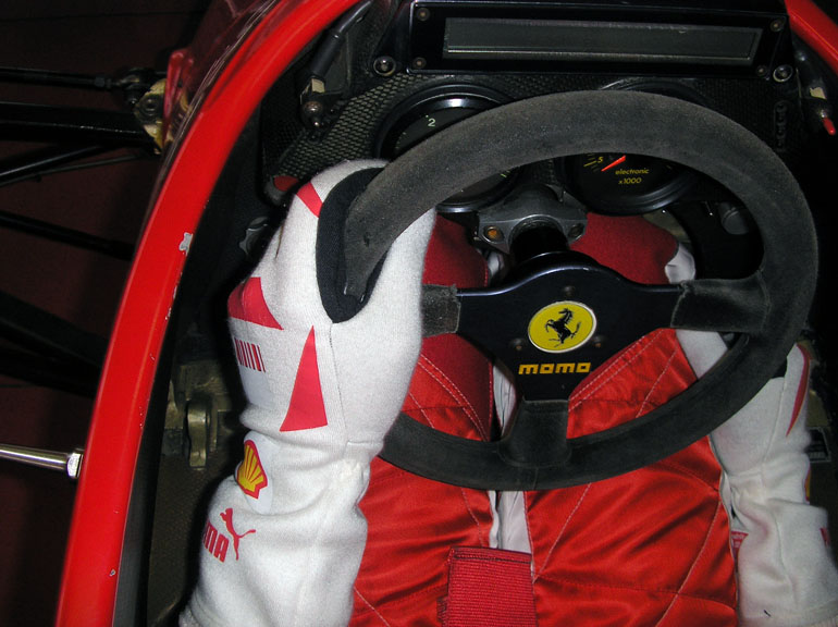 Al volante della Ferrari 156-85 di Michele Alboreto