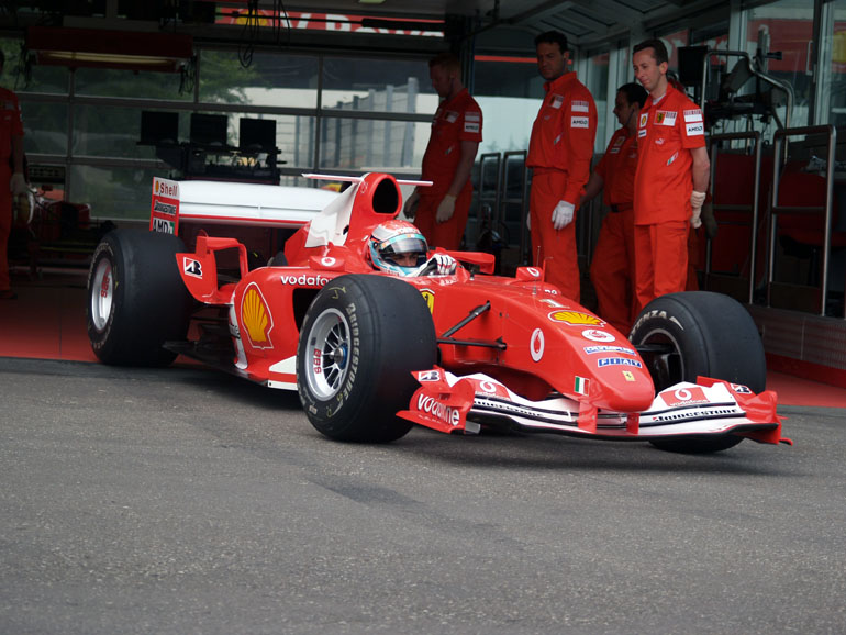 Al volante della Ferrari F2004