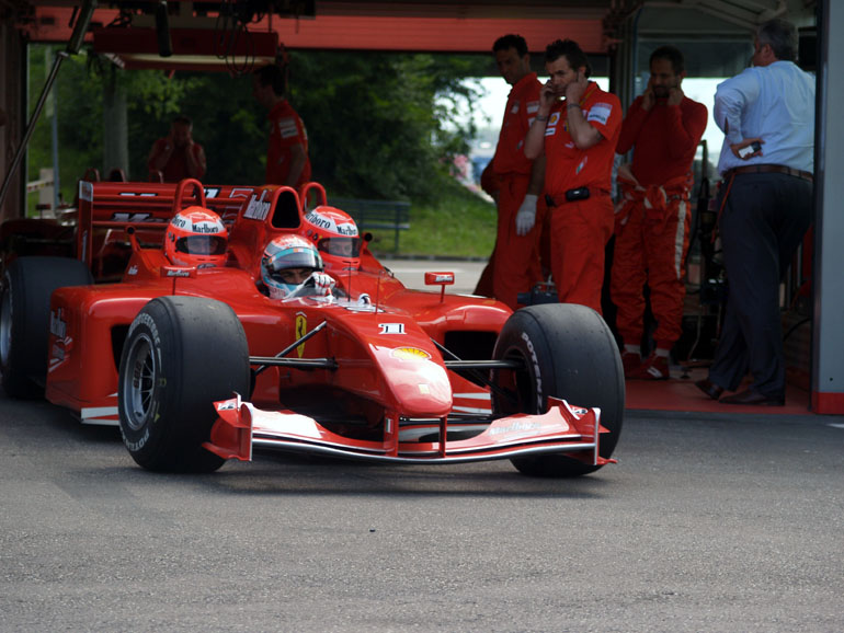 Al volante della Ferrari Formula 1 Triposto, foto di Michele Nunziello